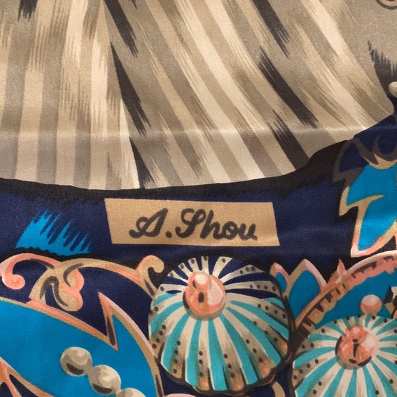 A.SHOU SILK LARGE SCARF VINTAGE. - Picture 6 of 9